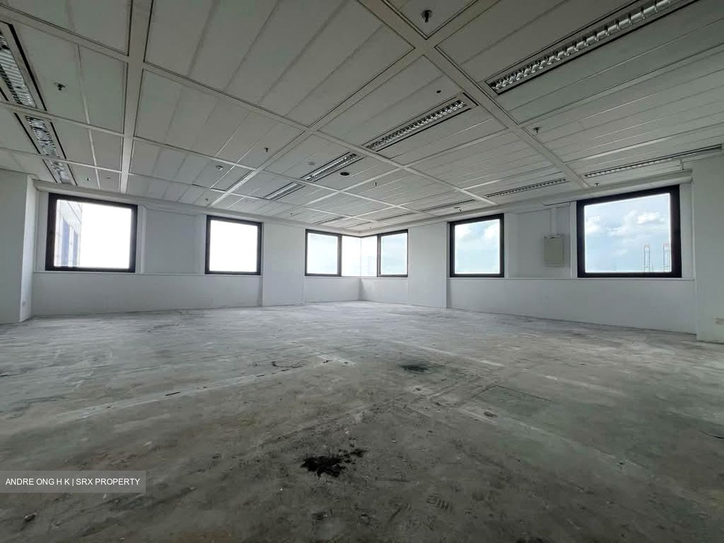 Lippo Centre (D2), Office #586027801